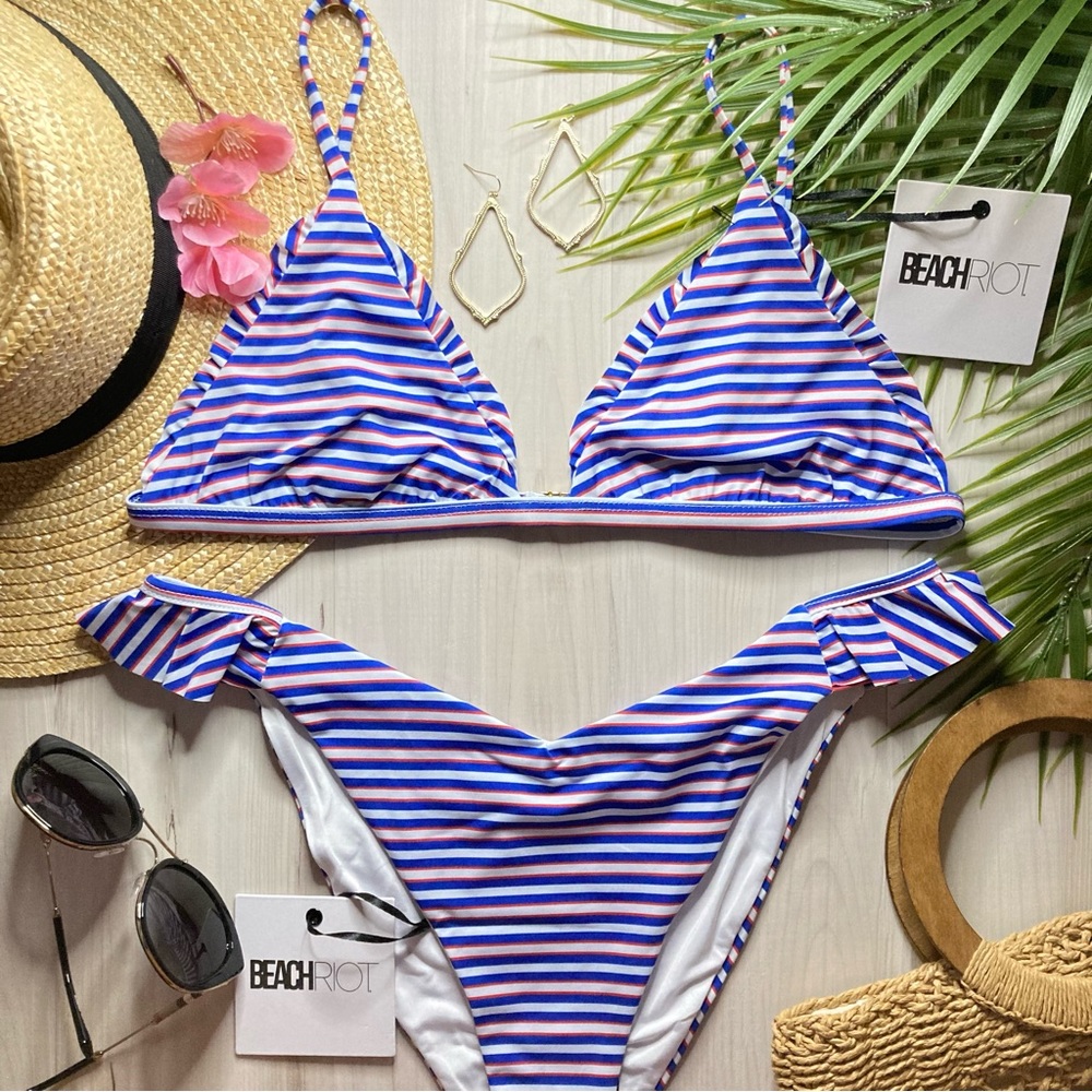 Beach Riot โค๏ธ Striped Ruffle Tri Top | Ruffle Skimpy Bottoms ๐๐ผโโ๏ธ๐๏ธ - Picture 5 of 11